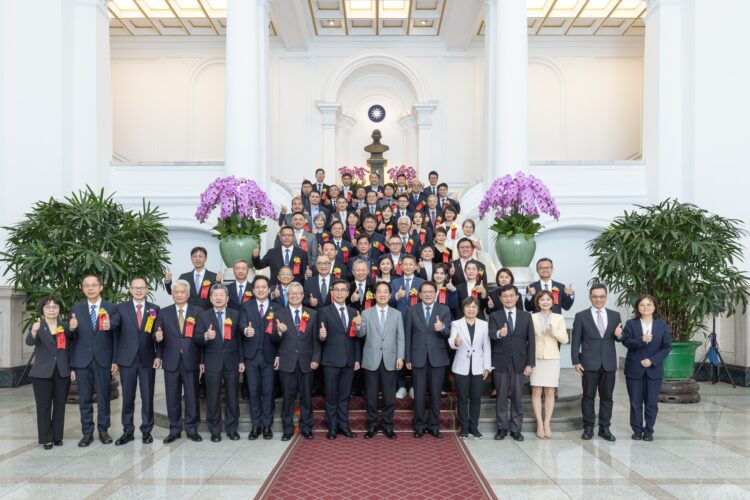 總統、副總統接見肯定-中市水利局多項工程勇奪國家建築與工程獎