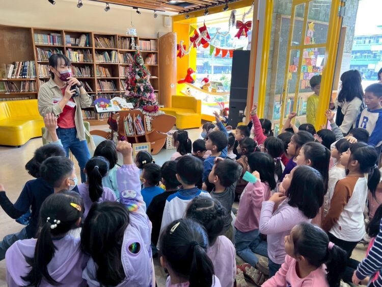 閱讀點亮歲末-中市校園聖誕閱讀活動繽紛展開
