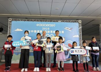 中捷以童畫點亮市政府站藝文廊-繪畫比賽聖誕溫馨頒獎