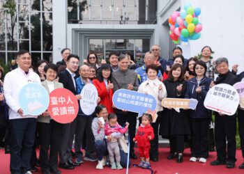 獻給市民「愛的禮物」！東勢「許良宇圖書館」開館-盧市長：用愛照顧山城學子