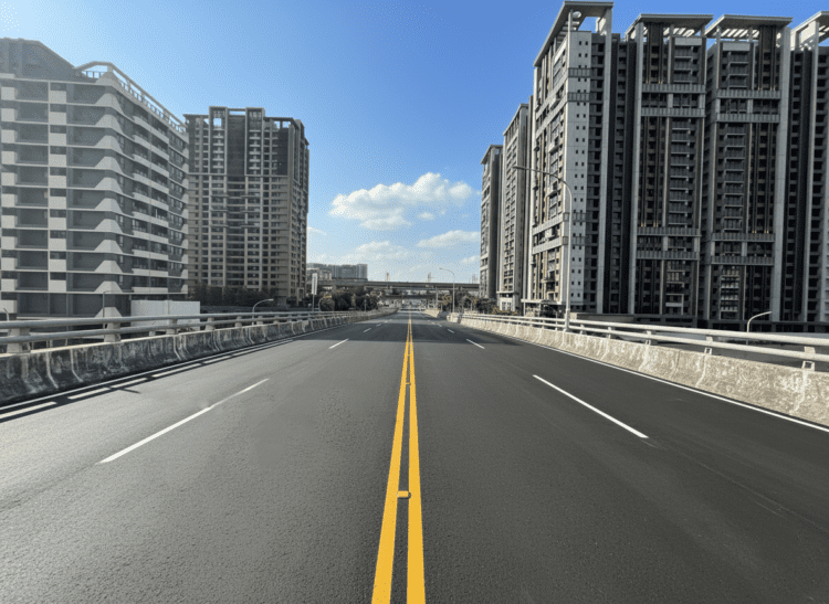 打除分隔島升級四車道！烏日高鐵三路橋梁改善完工通車