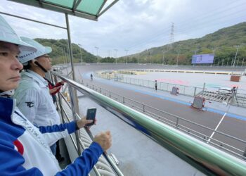 全台唯一奧運級計時系統-台中自由車場首度亮相-運動局長邀亞運國手、名教練實地視察測試