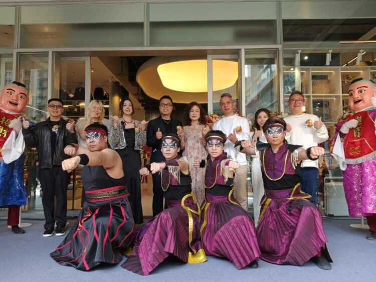 ▲出席「米蘭站」台中七期老虎城旗艦門市開幕的貴賓合影。