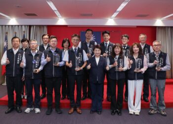 台中深耕廉能透明-各機關協力創造亮眼成果-盧市長親頒「廉能透明獎」勉勵同仁堅守清廉
