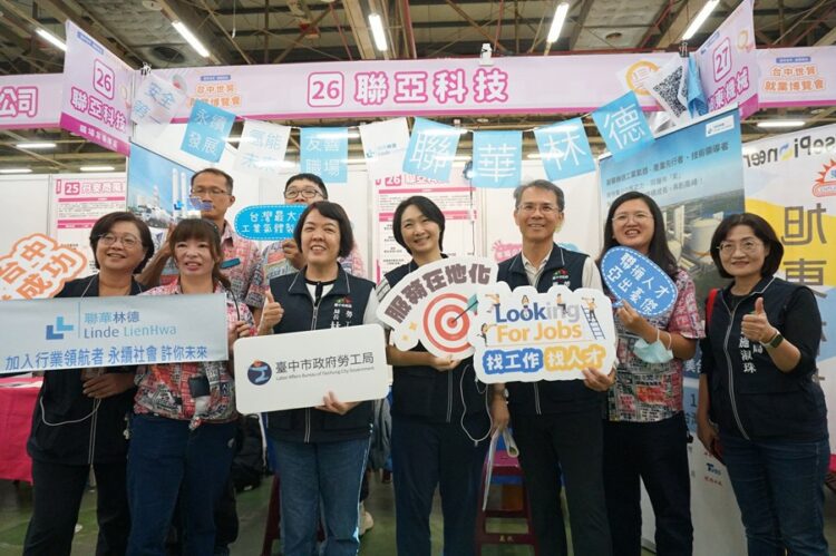 「七年同行、幸福前行」中市府啟動5場新春徵才、8項就業支持方案助市民迎薪機