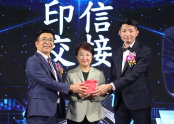 精密機械園區廠協會理事長交接-盧市長感謝並肩兌現「前店後廠」目標