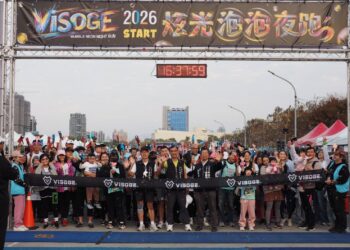 台中夜跑新體驗-visoge炫光泡泡夜跑中央球場今登場-dj音樂、泡泡-聲光派對嗨翻冬夜