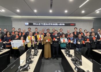 佛光山惠中寺贈臘八粥-為消防人員祝福送暖