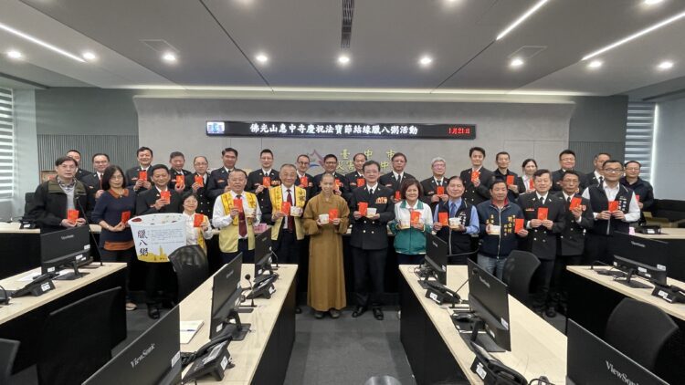 佛光山惠中寺贈臘八粥-為消防人員祝福送暖