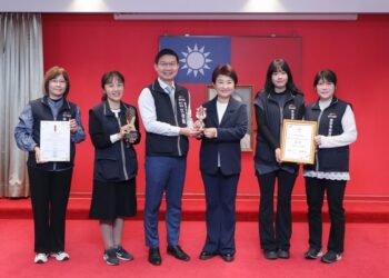 讓世界看見客庄！-《聽看台中客》半年刊摘下英國設計金獎　將台中客家故事送上國際舞台