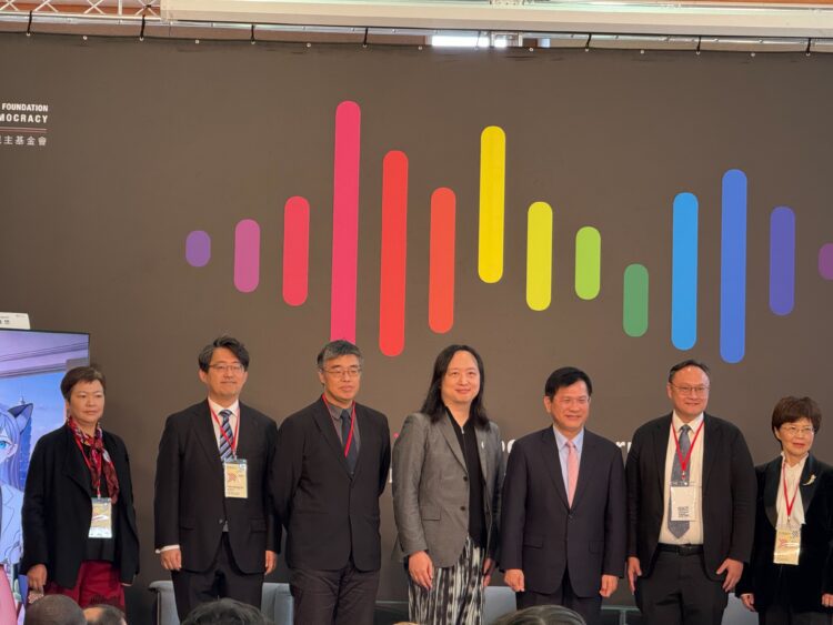 參與民主基金會國際論壇-鄭副市長分享台中經驗-打造透明公平的韌性智慧城