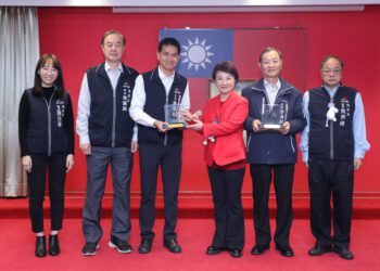 東勢地所榮獲金檔獎最高榮譽　市政會議獻獎分享管理成果