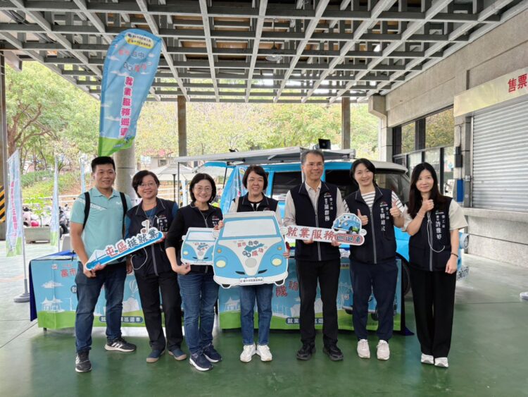 勞工局就業服務巡迴車深入校園、節慶活動-推動銀髮族與女力就業