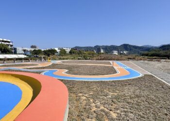 草湖溪畔新亮點！大里滑步車道與滑板車廣場啟用-親子遊憩再升級