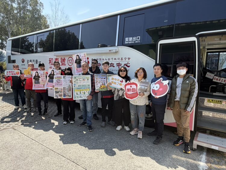 熱血迎新春!中市環保局清潔隊挽袖捐血做公益