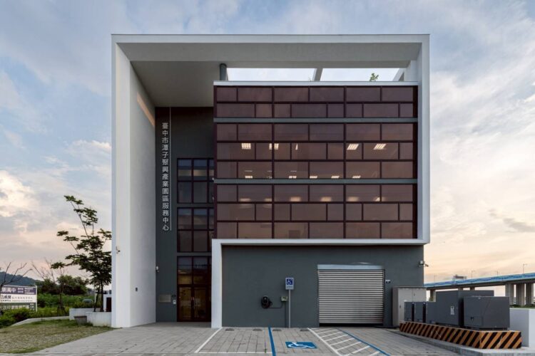 鐵皮工廠華麗轉身！潭子聚興產業園區全數招商完成-22家廠商投資76億元　創造千個就業機會