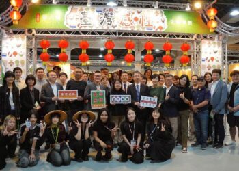 ▲臺大生傳系第六屆畢業製作《臺灣感性》開幕式由臺大師長、贊助廠商及同學共同出席。(圖／臺大生傳系「第六屆畢業製作」提供)