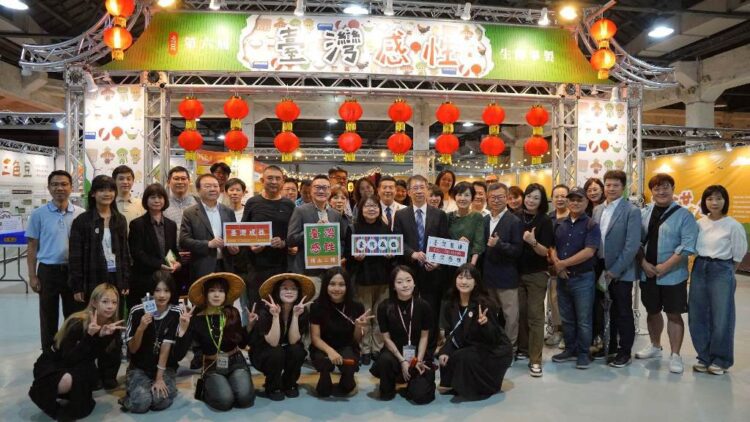 ▲臺大生傳系第六屆畢業製作《臺灣感性》開幕式由臺大師長、贊助廠商及同學共同出席。(圖／臺大生傳系「第六屆畢業製作」提供)