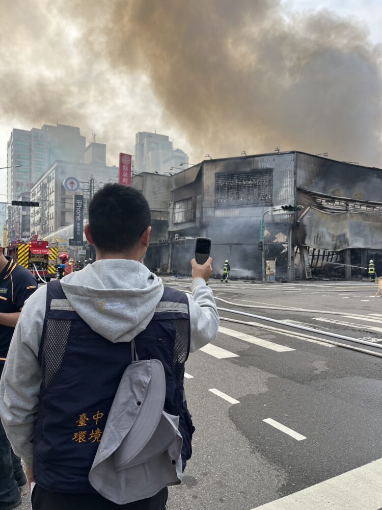 北屯區崇德路二段家具行火警-中市環保局已進行應變及空品監測