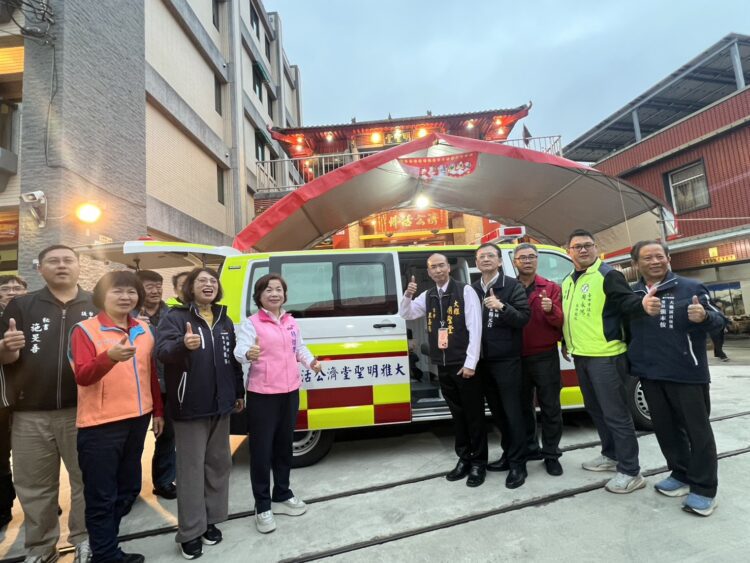 大雅明聖堂募集經費捐贈救護車-中市消防局:感謝信眾及市民義舉溫暖人心