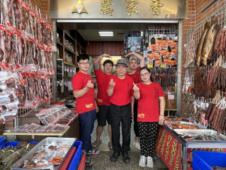 馬載而歸迎新年　台中傳統市場年貨年菜一次購足