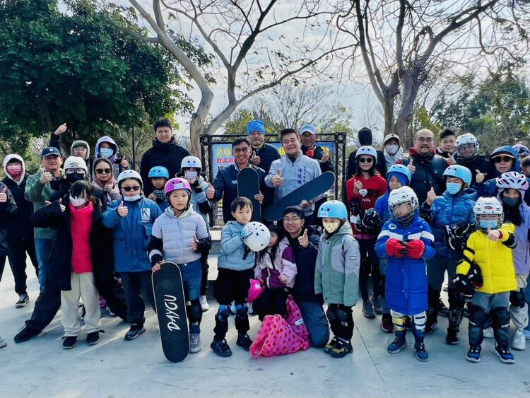 台中海線掀起滑板熱！梧棲極限滑板場首場體驗活動人氣旺　親子搶玩好熱鬧