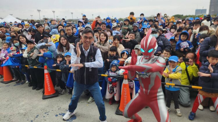 經典英雄跨世代集結-超人力霸王路跑吸引4,500人齊聚台中