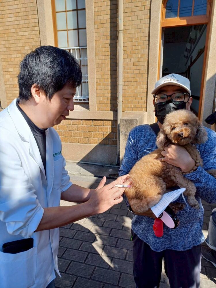 動保處深入偏鄉辦理寵物巡迴注射-守護毛孩健康