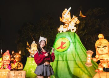 七將軍爺「神助攻」！-民政局拍宣傳片記憶卡掉落燈區-膜拜「忠義護鄉土」燈組5分鐘內尋回