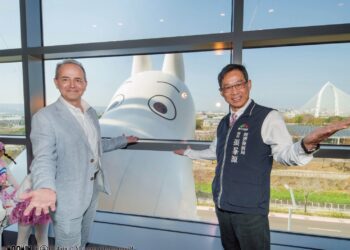 20-公尺巨型姆明驚喜現身台中國際會展中心！中市府、芬蘭商務辦事處、產業代表攜手開箱