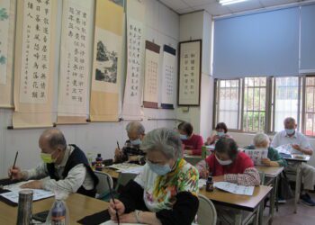 阿公阿嬤上課囉！-台中長青學苑搶手-今年加開100班