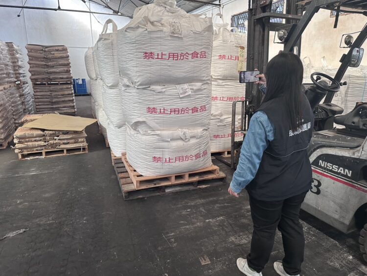 中市環保局農曆年前啟動春節「食安」專案查核-確保市民喝的安心、吃的放心!-