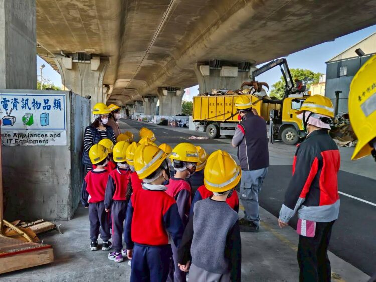 環教場所走春去！中市環保局辦環保小尖兵活動