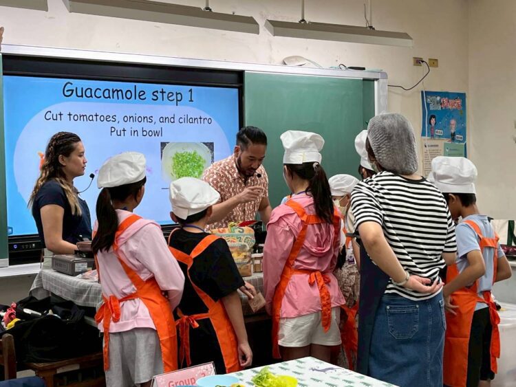 113年達成「校校有外師」！中市《台中學‧雙語》走讀課程深化在地國際力