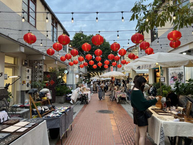 中市客委會推客庄「行春」-東勢區泰興宮茅埔鬧新年、東興宮擲筊求發財金