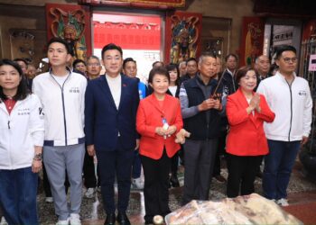 大年初一連訪四宮廟發「馬到金來」小紅包-盧市長：願國泰民安、市政昌隆