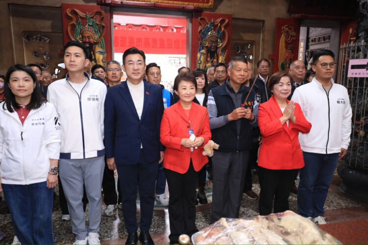 大年初一連訪四宮廟發「馬到金來」小紅包-盧市長:願國泰民安、市政昌隆
