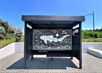 鯊魚、恐龍陪你等公車！中市交通局推動認養-候車亭成企業公益新舞台