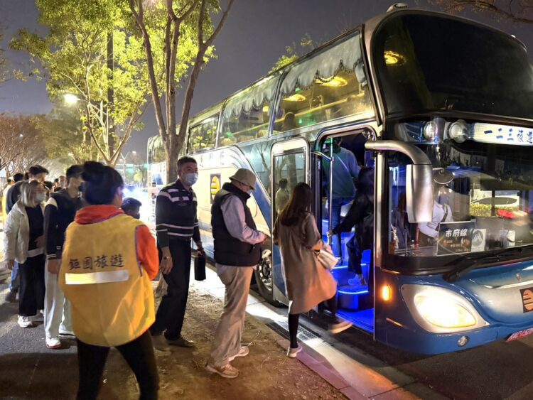 2026中台灣燈會倒數湧人潮-中市交通局籲搭免費接駁車省時又便利