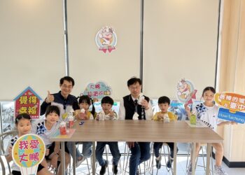 台中有鈣讚計畫上路首日　教育局長視察兌換流程　強調多元選擇、便民與食安