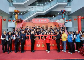 中市府新春團拜-黃副市長代讀盧市長團拜致詞：「八心同聚」照顧市民最光榮