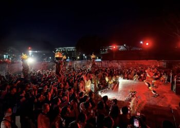 人潮爆滿、金幣從天而降！中台灣燈會中央公園「驚蟄界」人氣飆升　把握3/3前最後展期