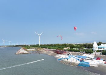 大安濱海樂園3月開放水域遊憩活動！親海逐浪賞夕陽一次滿足