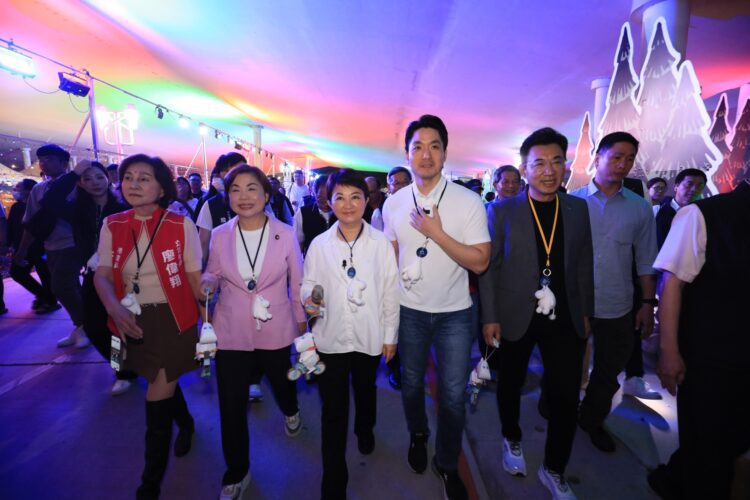 創歷史新高!盧市長偕蔣市長逛中台灣燈會-台中、台北「雙城連線行銷」朝650萬參觀人次邁進