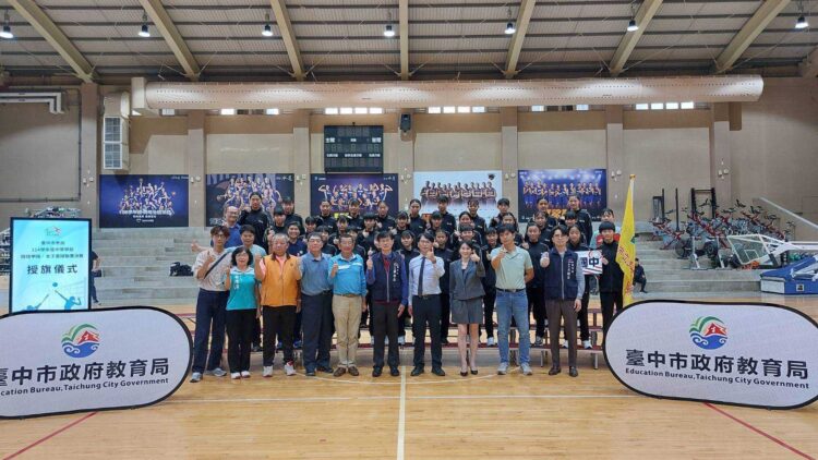 中市6隊出征全國排球甲級、女子壘球聯賽-教育局長授旗期許再創佳績