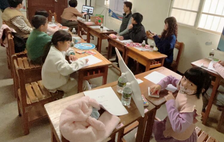 校園舊課桌椅再利用-東勢地政活化百年老屋、打造溫心協商空間