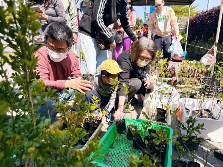 回收也能種下綠意-中市環保局植樹月推換苗換肥落實淨零綠生活