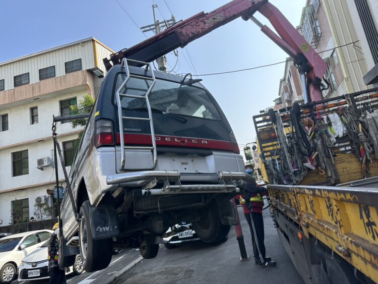 廢棄機動車輛占用道路　中市環保局攜手警察局114年清除逾3,300輛