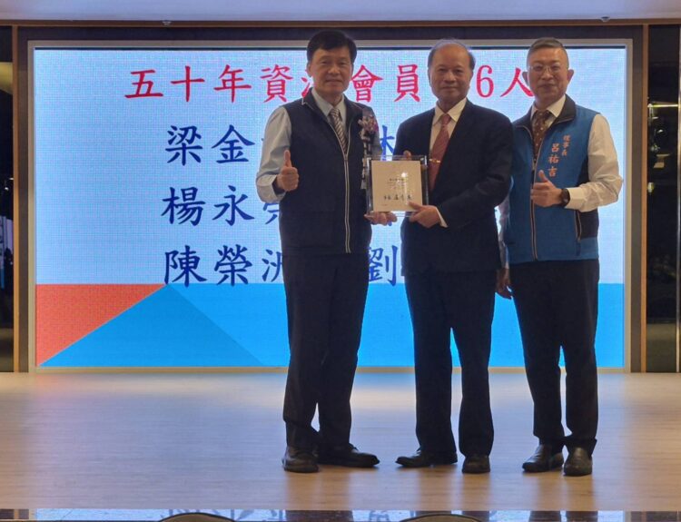 台中市中醫師公會會員大會-中市府表揚資深醫師傳承仁心仁術精神