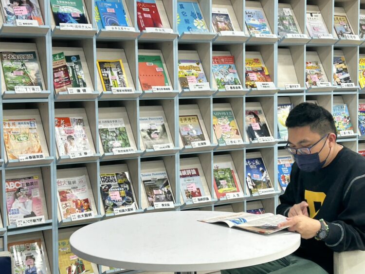 閱讀點亮人生！蔡鎵任考取台電不忘回饋中市圖助學子考生追夢